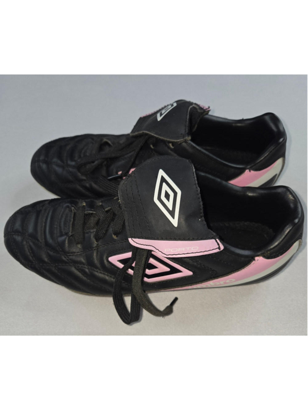 Umbro | Women | Soccer Cleats | BLack and Pink | Size 7.5